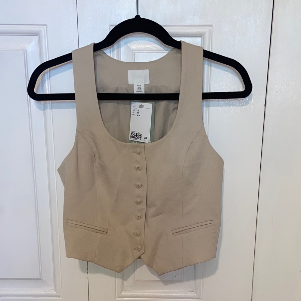 NWT Scoop Neck Beige Button-Up Vest